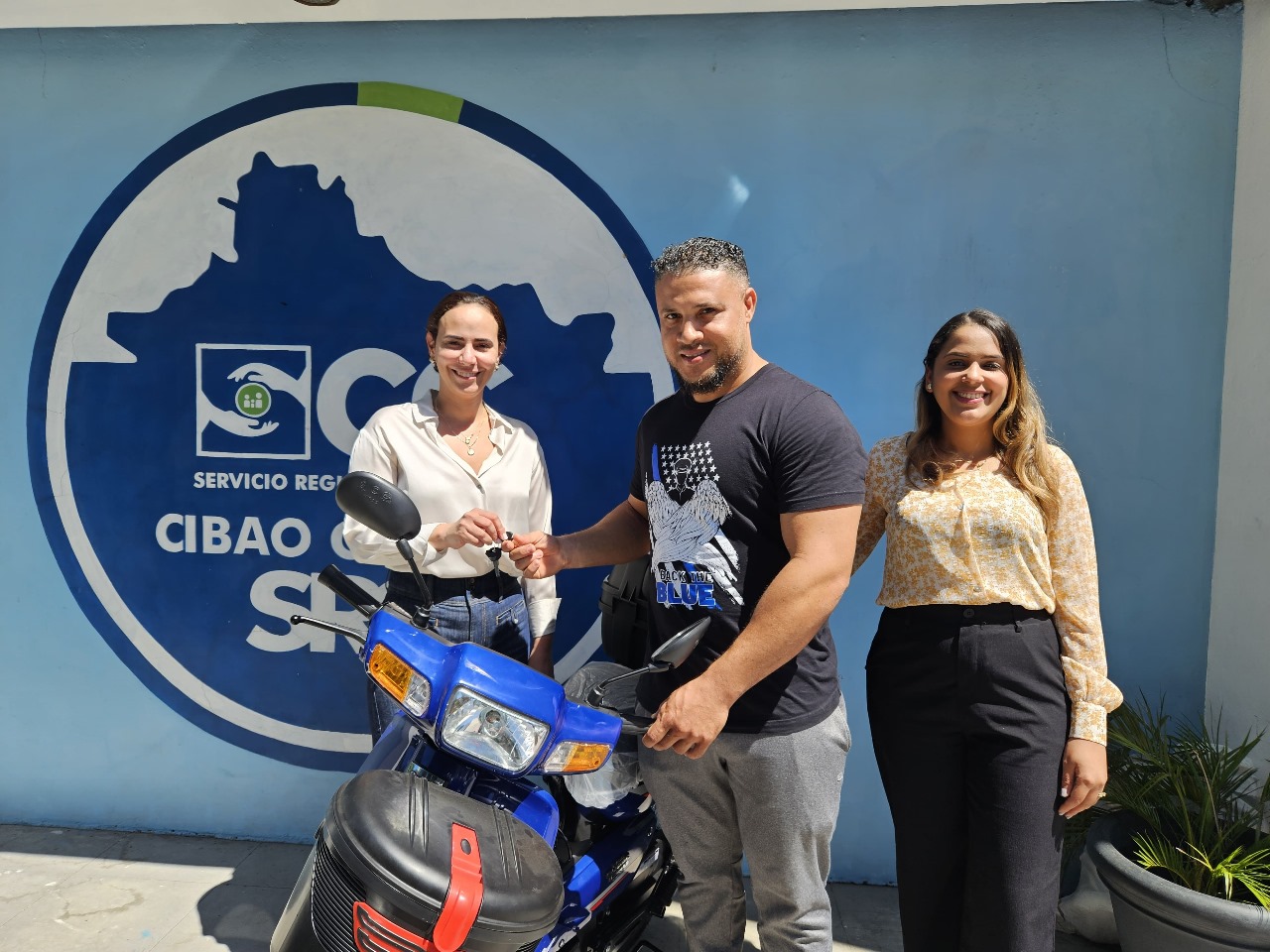 SRS Cibao Central fortalece mensajería con nuevas motocicletas